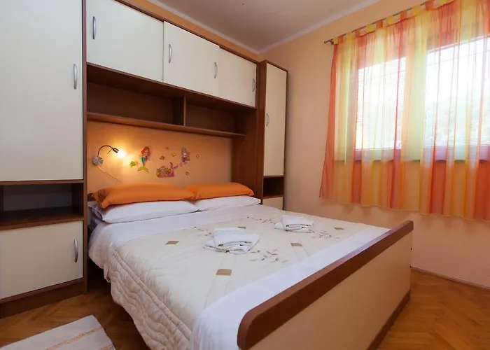 Apartment Apartments With Parking Space Jadranovo, Crikvenica - 2377